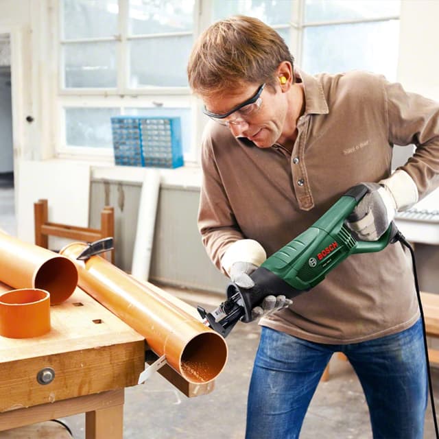 Scie Sabre Filaire Bosch PSA 700 E - Puissance et Précision