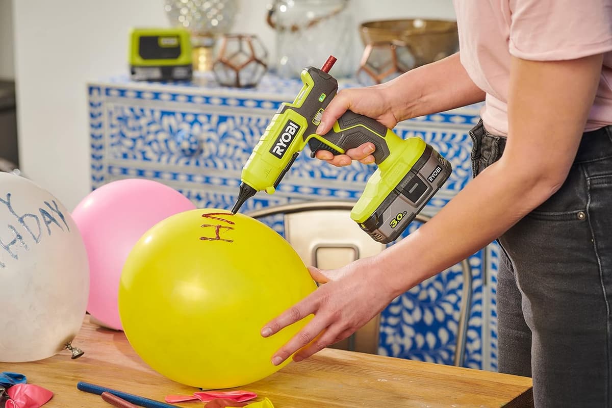 Pistolet à colle Ryobi 18V - Meilleur prix garanti