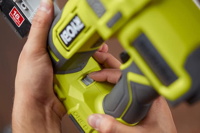 Cloueur RYOBI 18G - Sans Fil, Puissant et Ergonomique