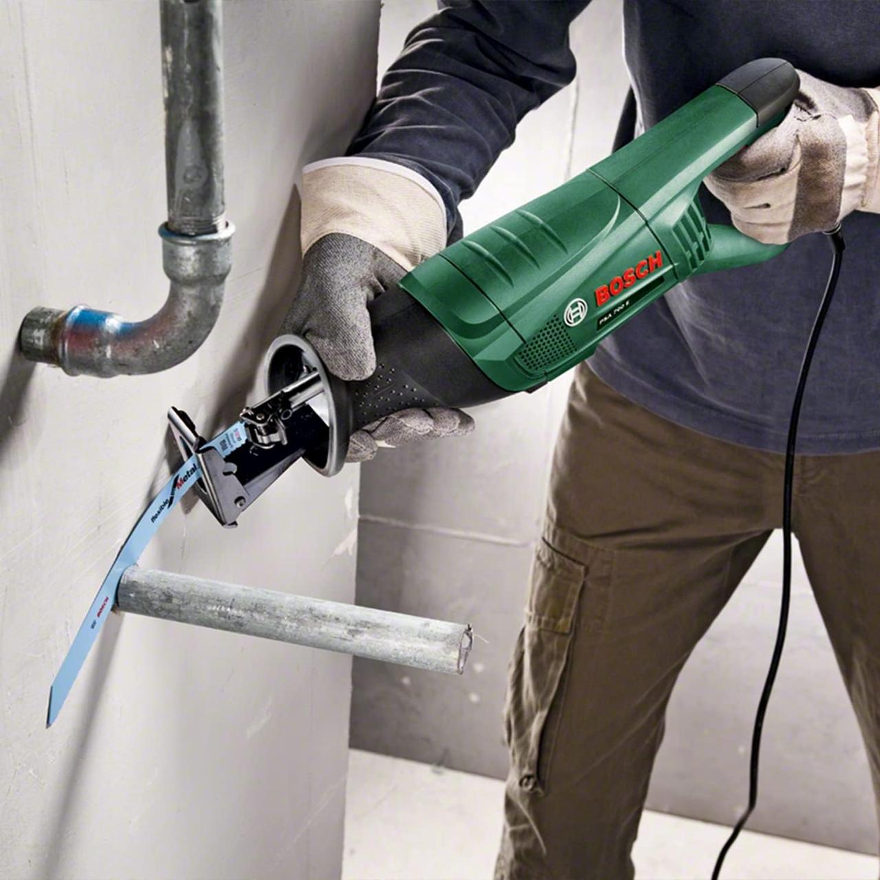 Scie Sabre Filaire Bosch PSA 700 E - Puissance et Précision