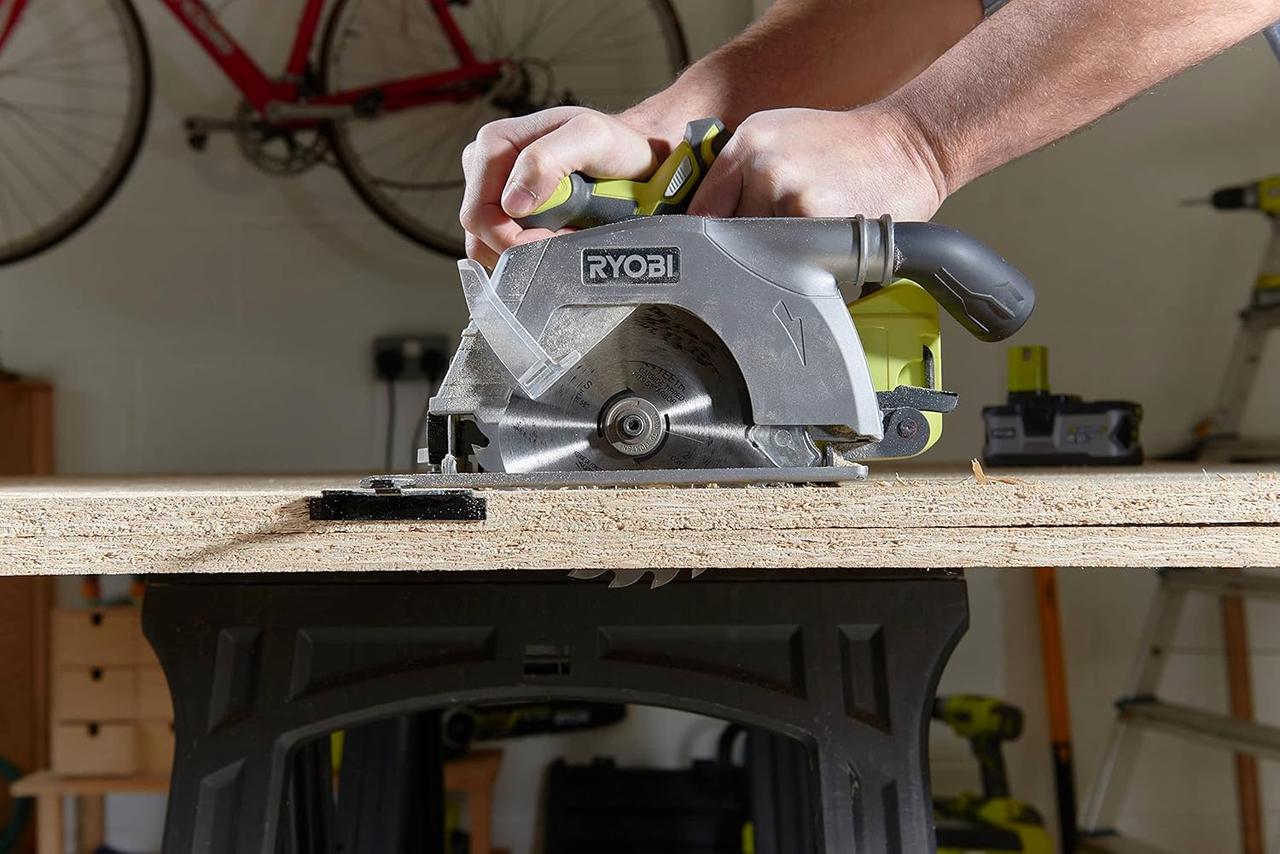 Scie Circulaire RYOBI 18V - Puissance et Précision