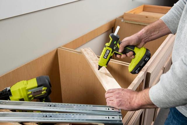 Pistolet à colle Ryobi 18V - Meilleur prix garanti