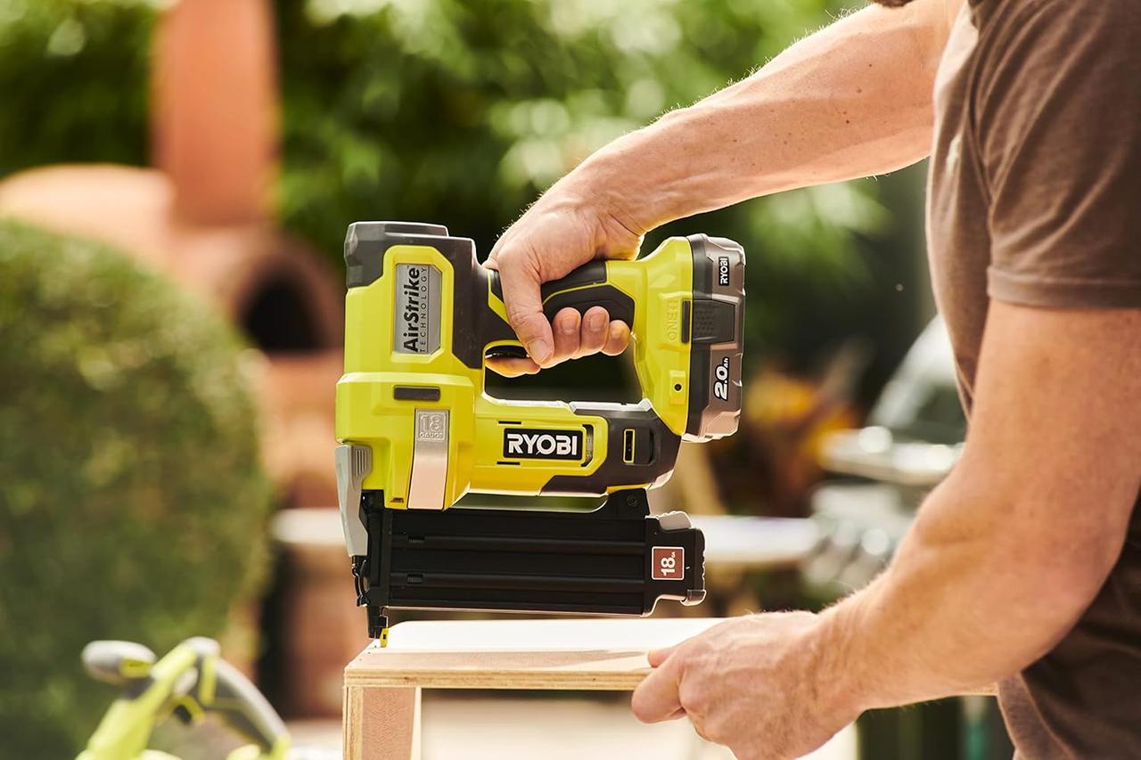 Cloueur RYOBI 18G - Sans Fil, Puissant et Ergonomique
