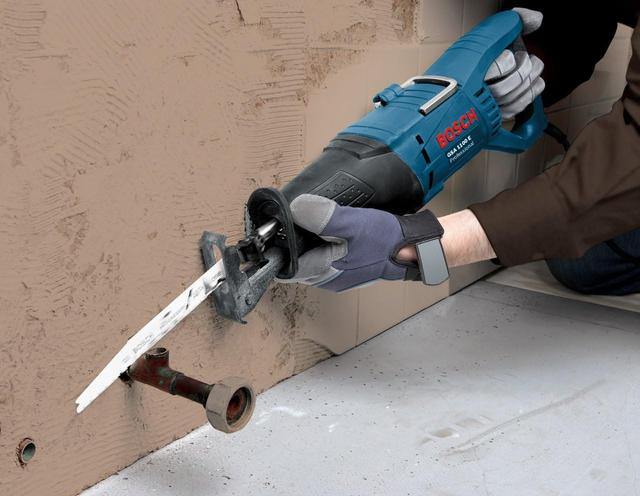 Scie Sabre Bosch GSA1100E - Puissance et Précision